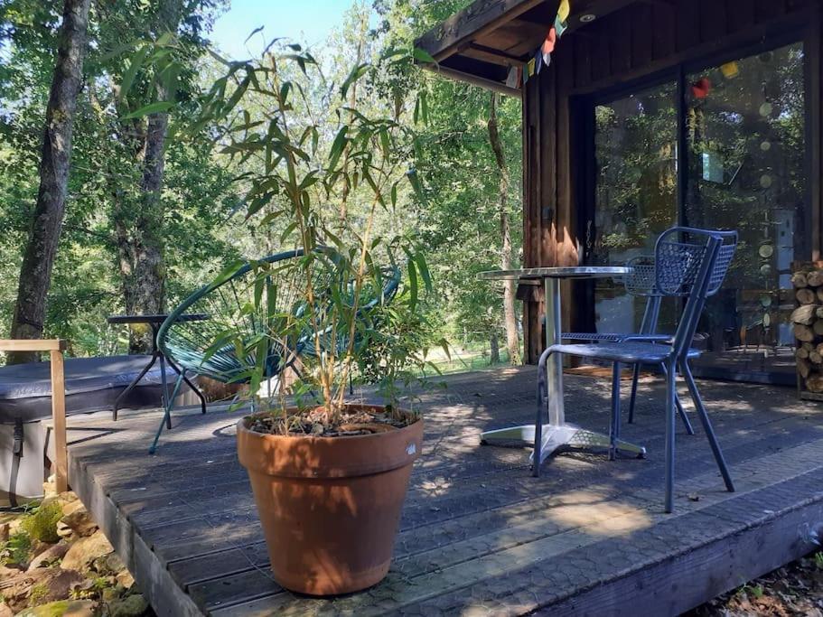 Le Gite De La Cabane De L'Oiseau Couze-et-Saint-Front Bagian luar foto