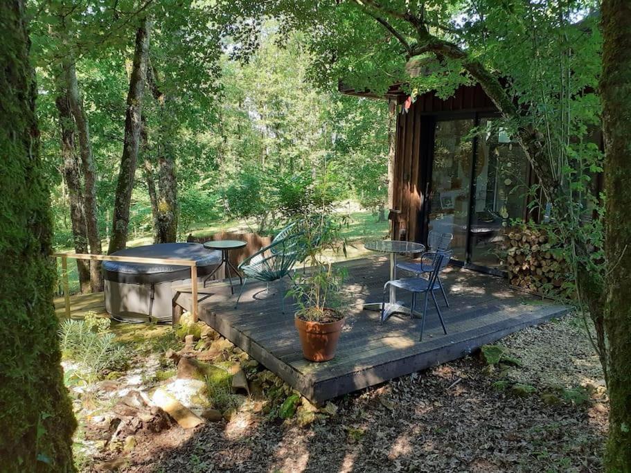 Le Gite De La Cabane De L'Oiseau Couze-et-Saint-Front Bagian luar foto